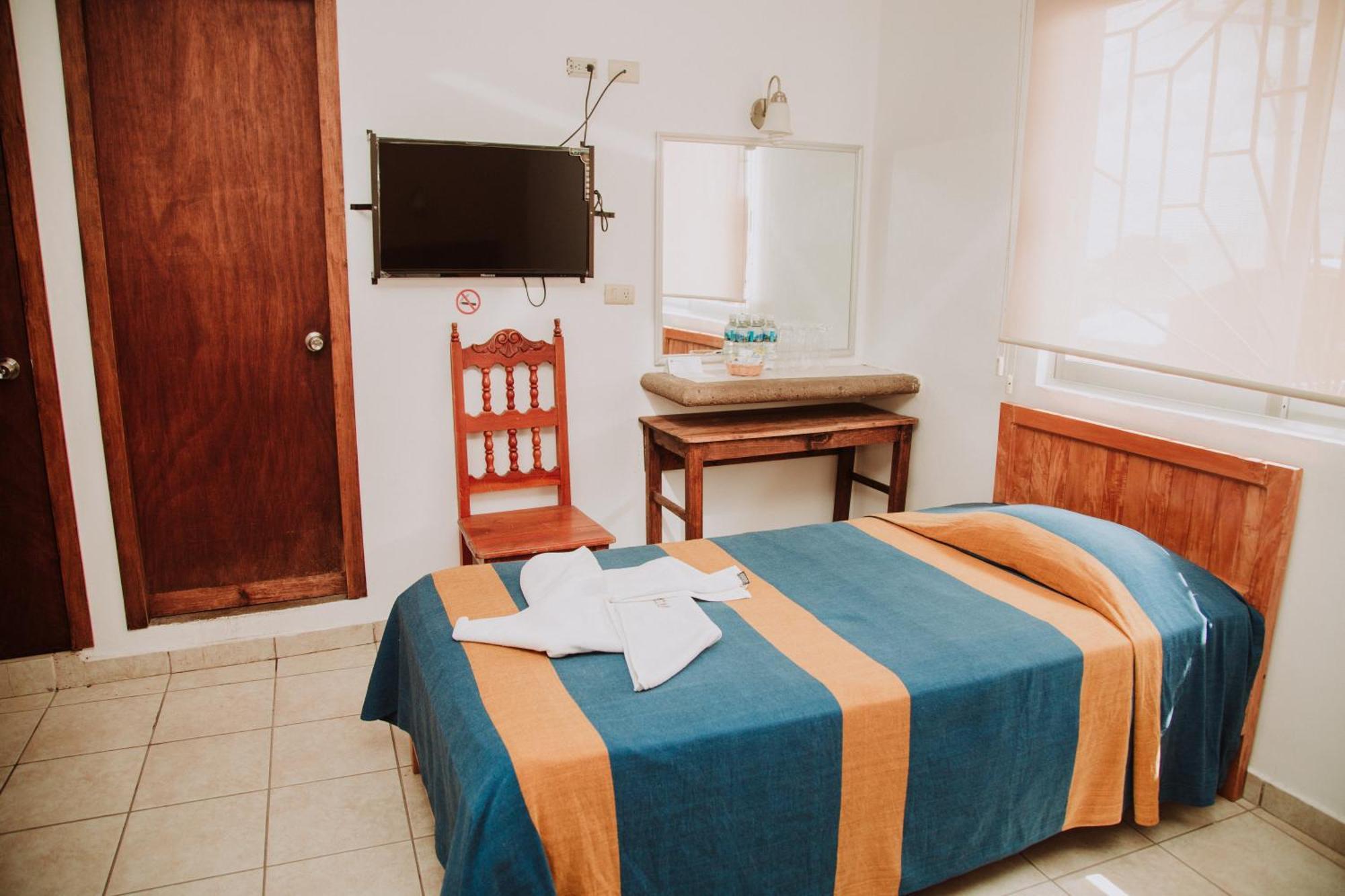 Hotel Cervantino Tapachula Bagian luar foto
