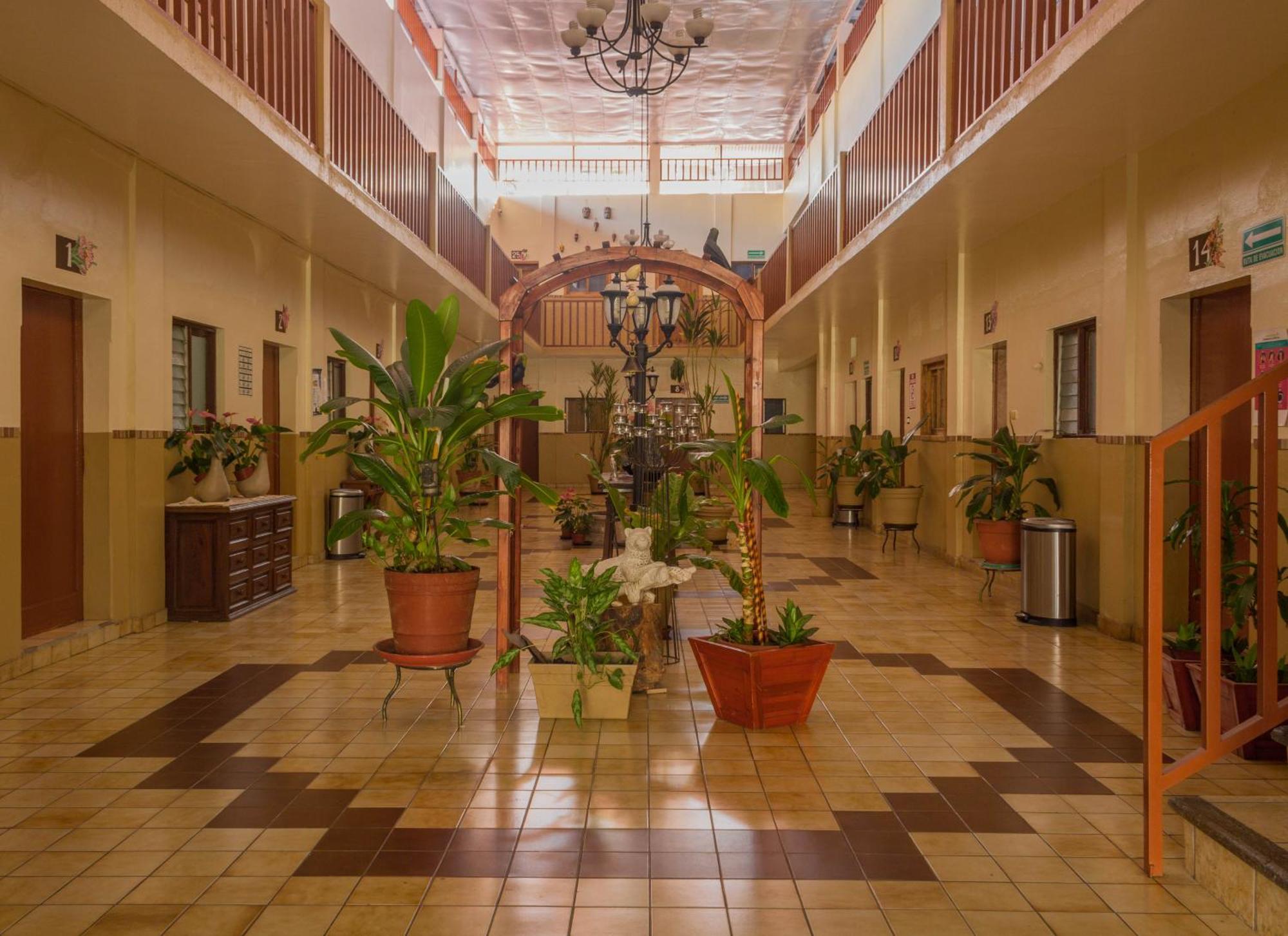 Hotel Cervantino Tapachula Bagian luar foto