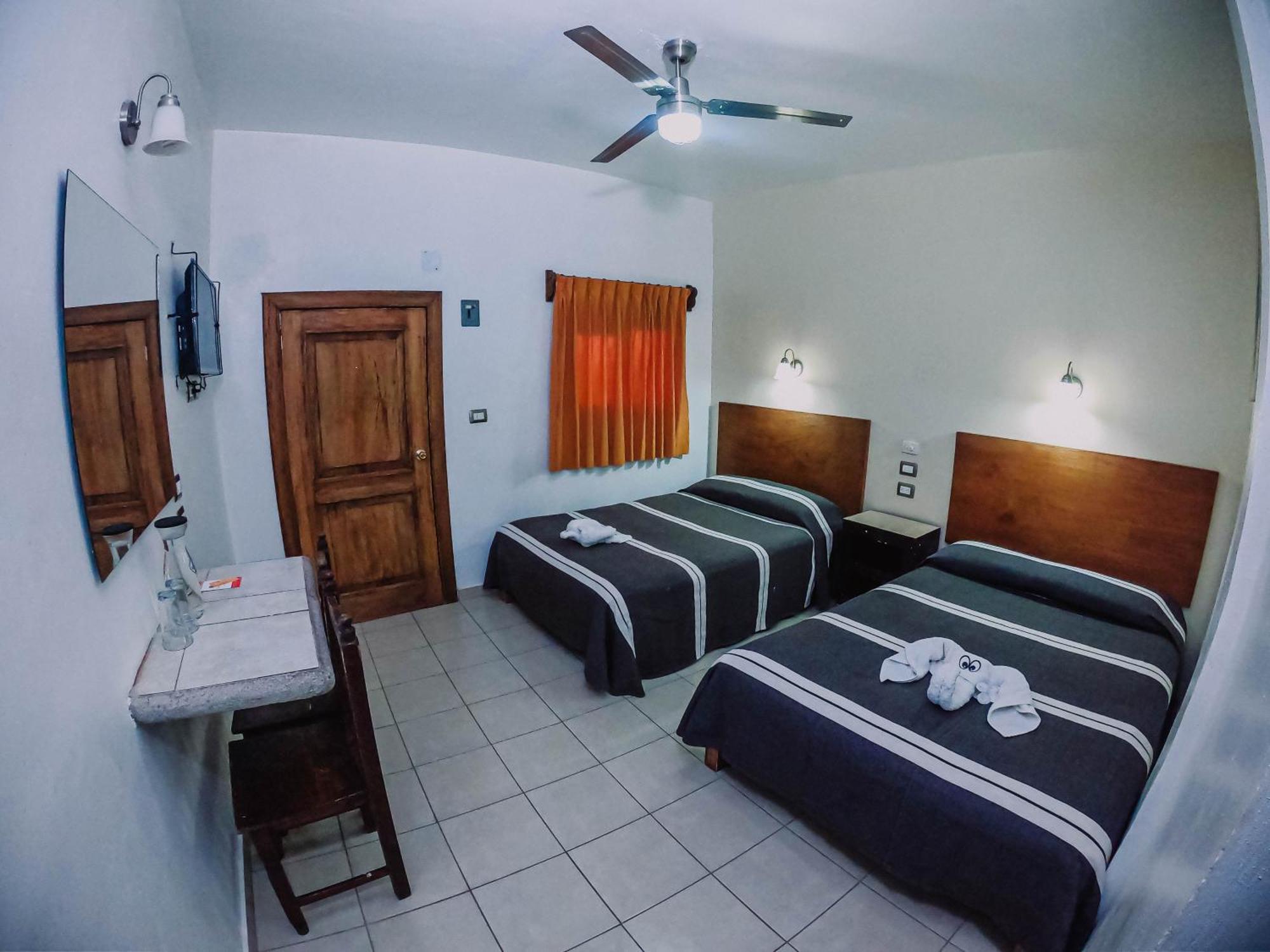 Hotel Cervantino Tapachula Bagian luar foto