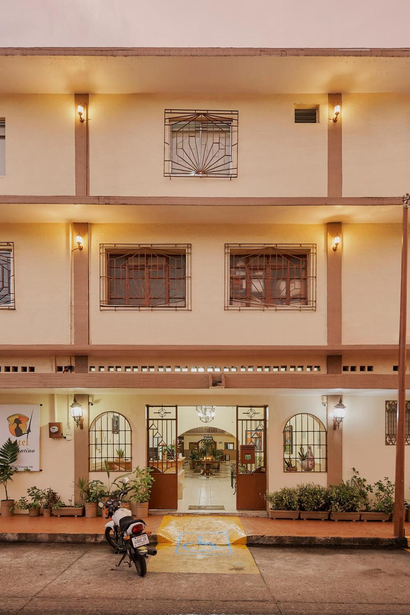 Hotel Cervantino Tapachula Bagian luar foto