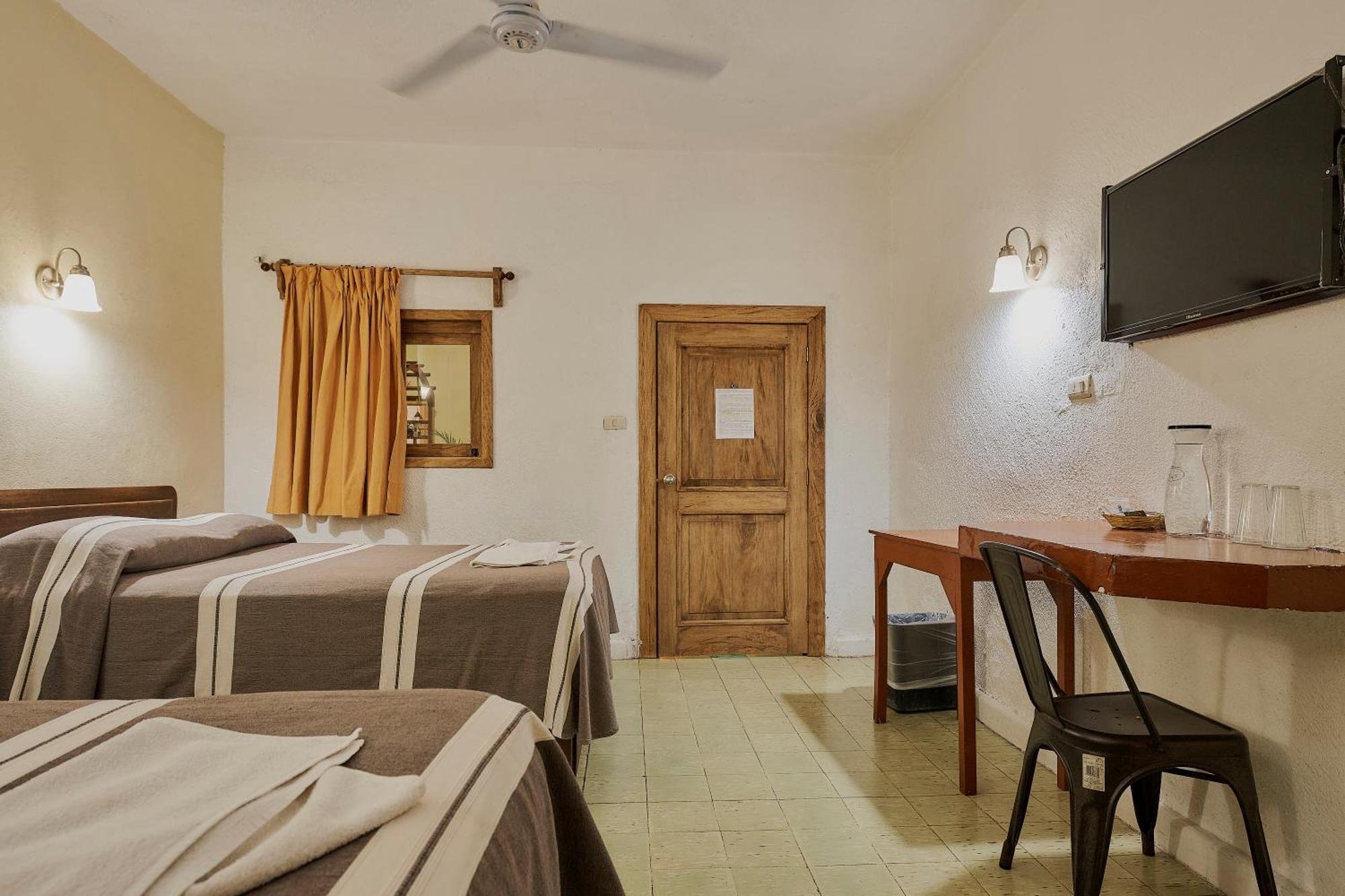 Hotel Cervantino Tapachula Bagian luar foto