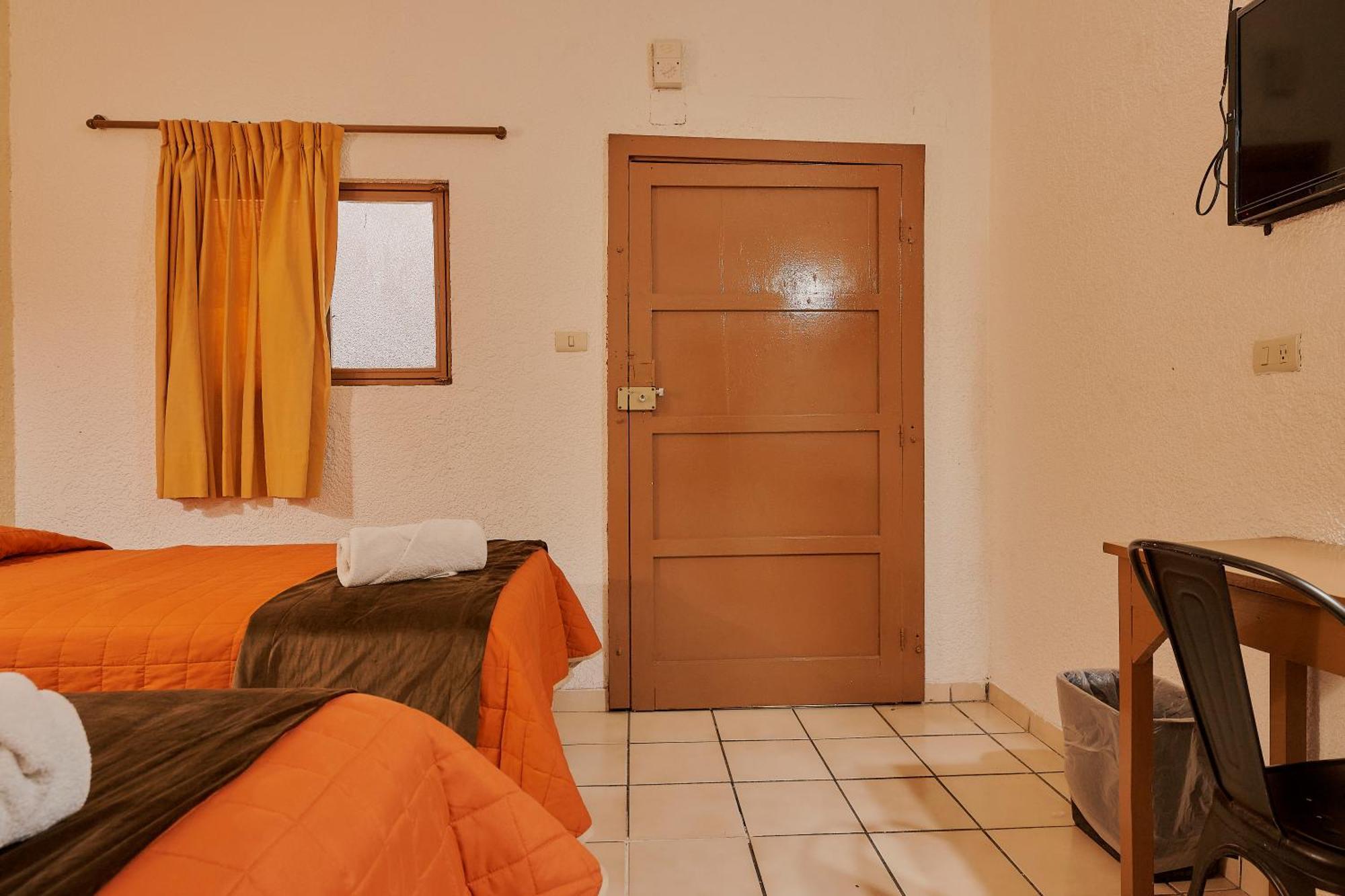 Hotel Cervantino Tapachula Bagian luar foto