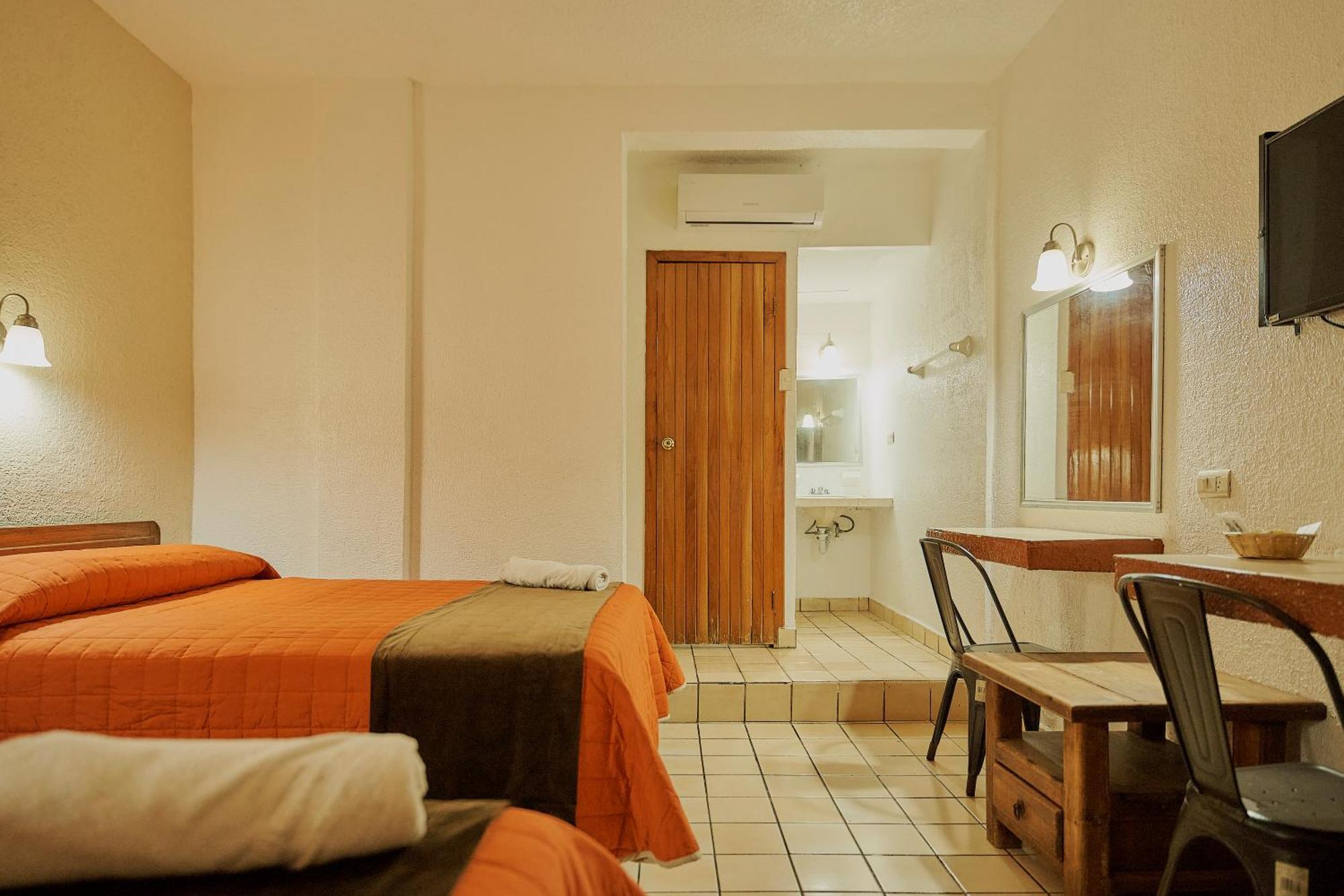 Hotel Cervantino Tapachula Bagian luar foto