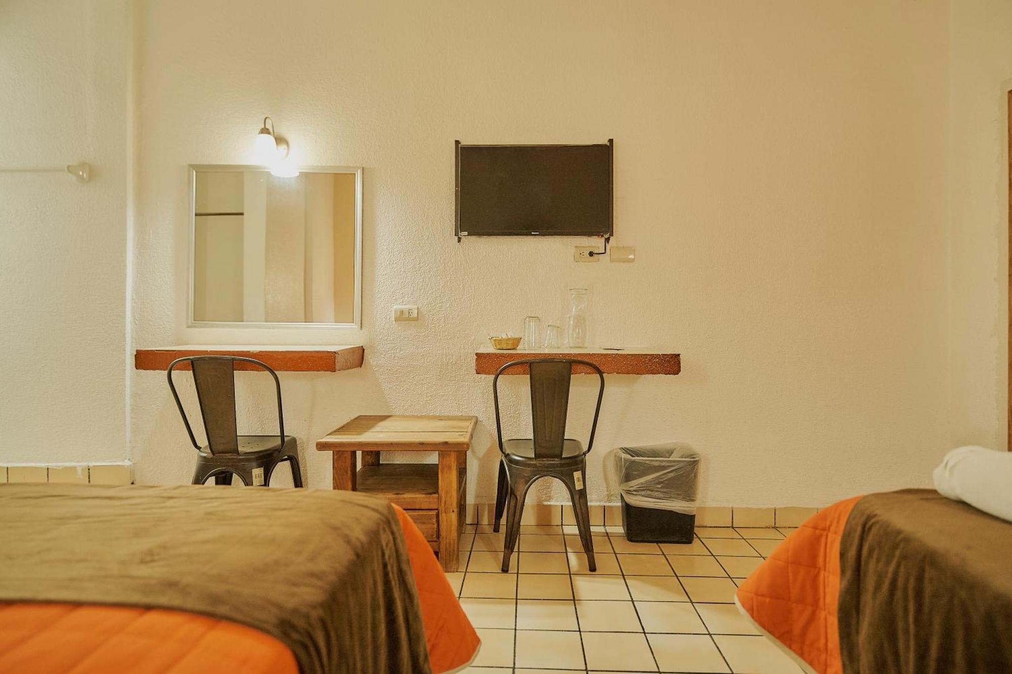 Hotel Cervantino Tapachula Bagian luar foto