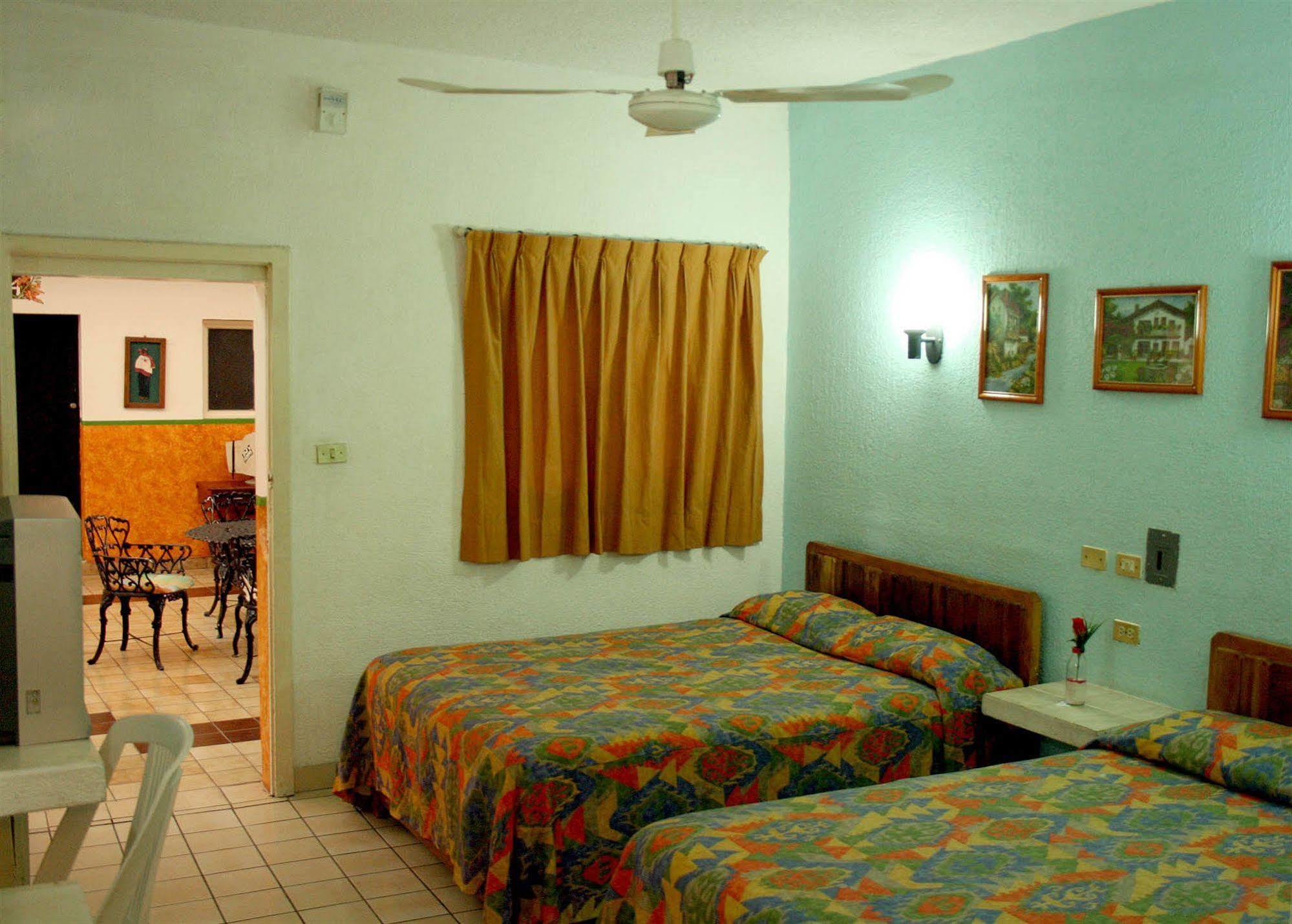 Hotel Cervantino Tapachula Bagian luar foto